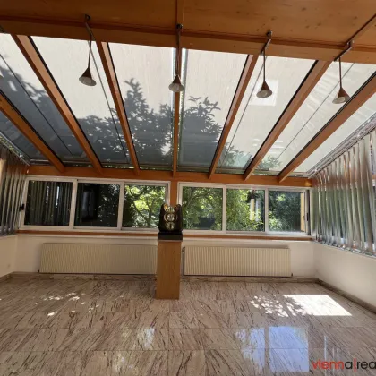 Sanierte großzügige und lichtdurchflutete Bürofläche mit Blick ins Grüne - rd. 174 m2, 5 Zimmer, 2 WCs und rd. 29 m2 klimatisierter Wintergarten in Wien-Liesing - Bild 2