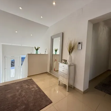 Provisionsfrei! Modernisiertes Einfamilienhaus mit 5 Zimmern & großem Keller! - Bild 2