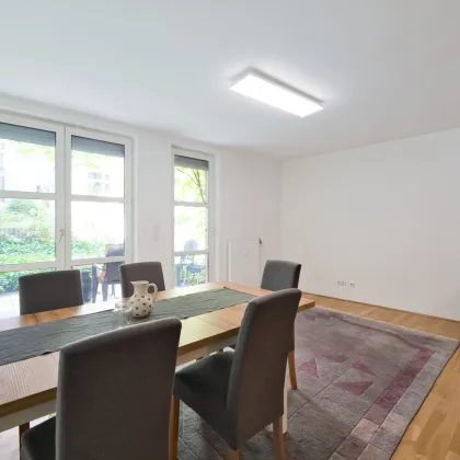 Stilvolle 2,5-Zimmer-Wohnung mit Terrasse – zentral gelegen, dennoch herrlich ruhig! - Bild 2