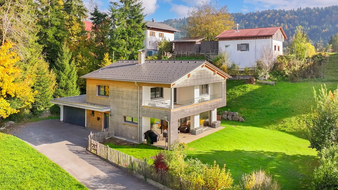 Krumbach | Neuwertiges Zuhause mit Photovoltaik und Luftwärmepumpe - Bild 1