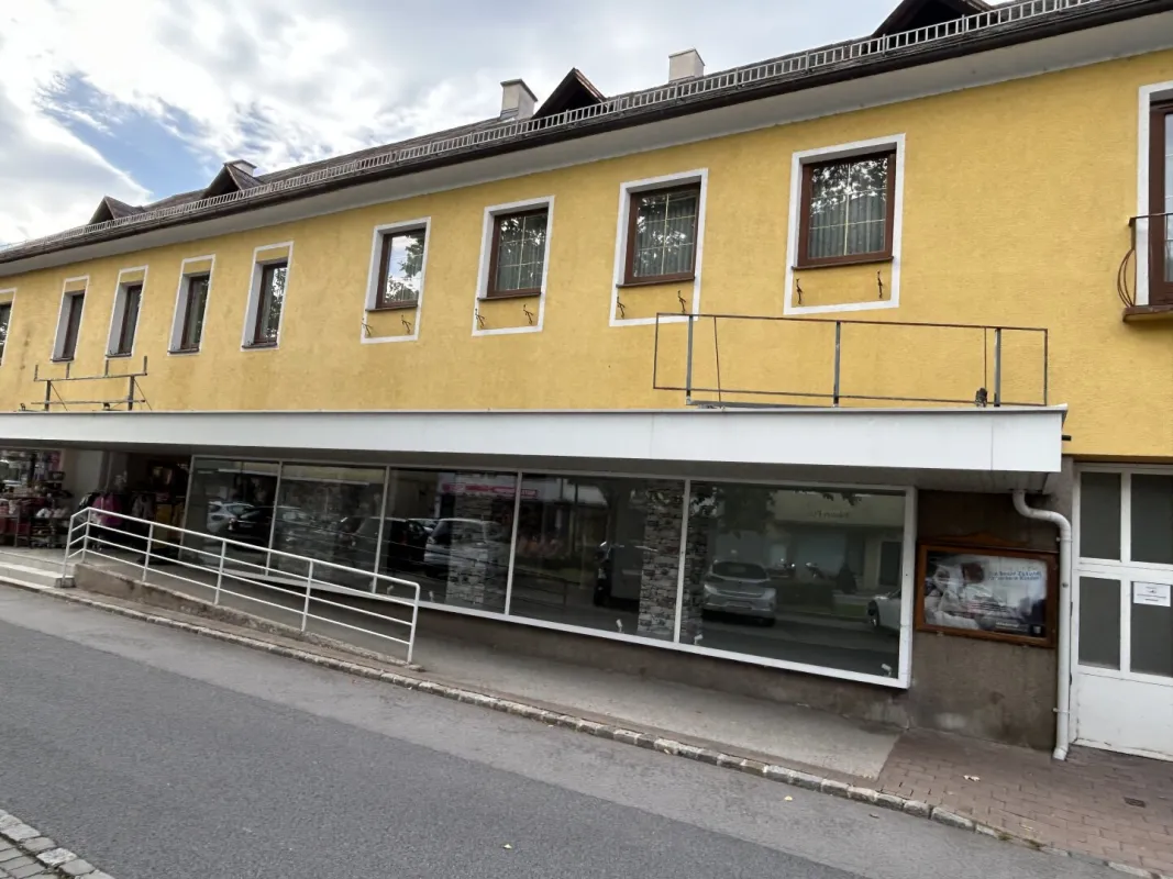 +++ Großzügiges Geschäftslokal zur Miete – direkt am Hauptplatz, Kirchschlag in der Buckligen Welt +++ - Bild 1
