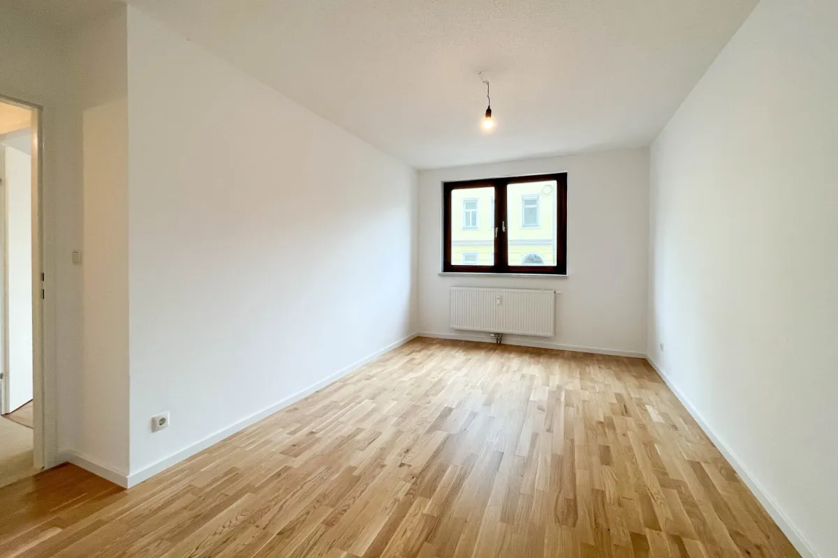 3-Zimmer-Wohnung mit Loggia in ruhiger Hoflage – saniert & sofort bezugsbereit - Bild 1