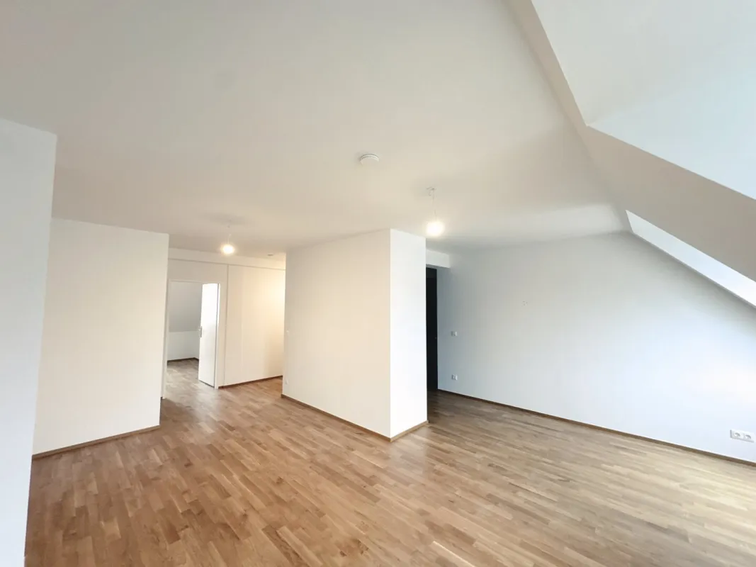 NEU! ERSTBEZUG nach Sanierung! Geräumige 2-Zimmer Dachgeschosswohnung in 1200 zu vermieten! - Bild 1