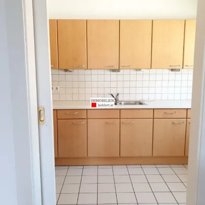 SONNIGE 2-ZIMMERWOHNUNG MIT LOGGIA , GARAGENSTELLPLATZ MÖGLICH** - Bild 2