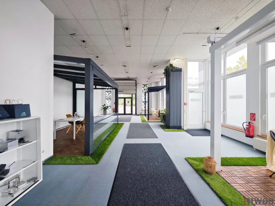 134m² Geschäftslokal/Schauraum/Büro im IZ-Süd | Ebenerdig mit eigenen Parkplätzen direkt vor dem Eingang - Bild 1