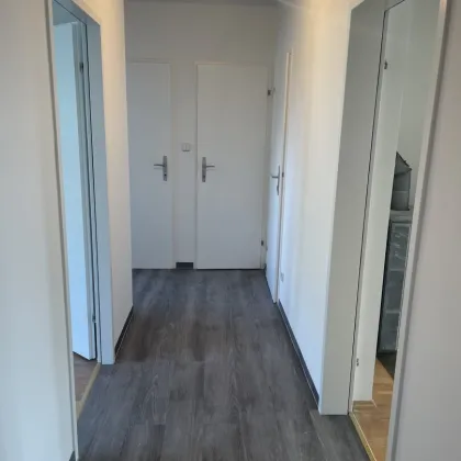 Wohnung (3 Zimmer) in Gumpoldskirchen mit sanierter Loggia in guter Lage - Bild 3