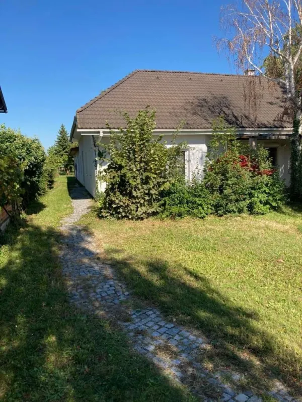 Sanierungsbedürftiges Einfamilienhaus mit über 3.000 m2 Eigengrund - Nähe Ebreichsdorf - Bild 1