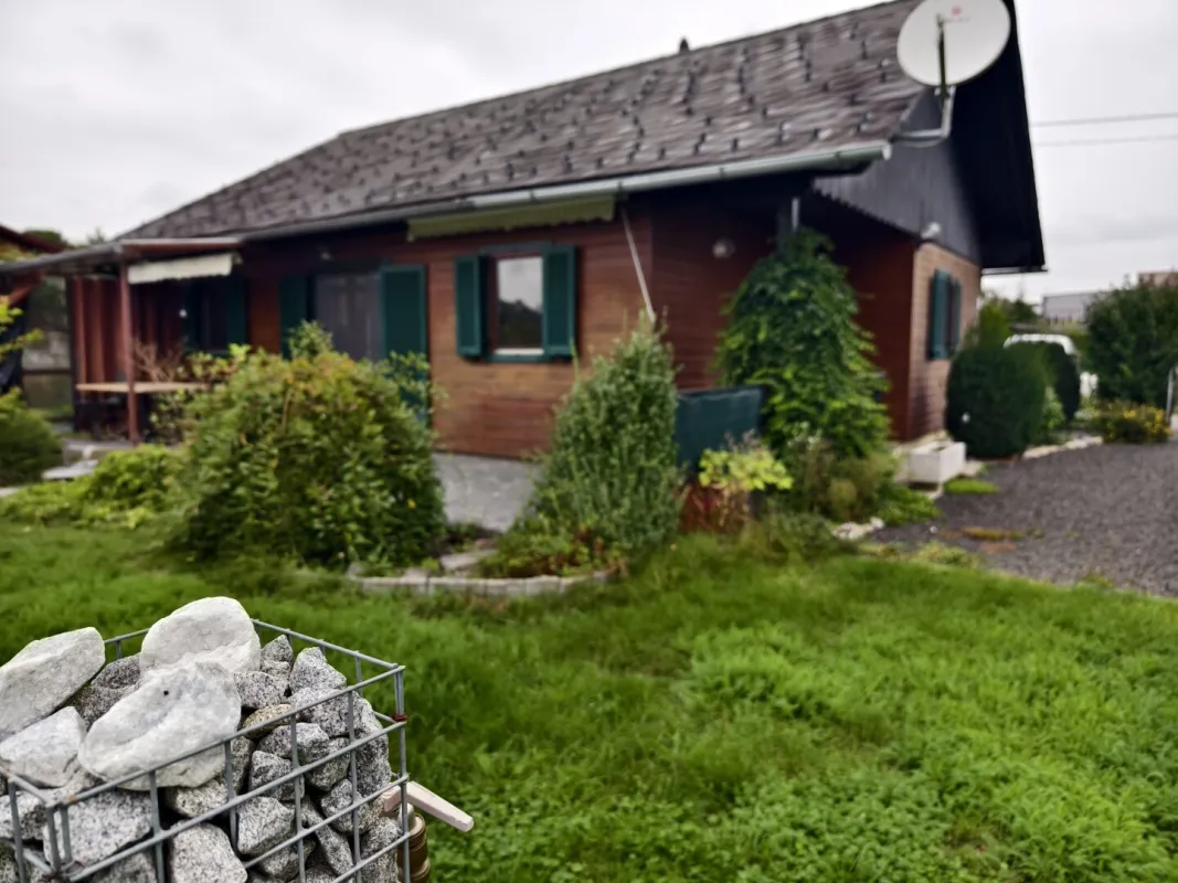 Wildon | Charmantes Häuschen im Grünen – mit großem Garten, Biotop & eigenem Brunnen - Bild 1