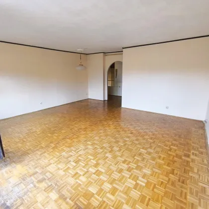 4 Zimmer-Wohnung mit 31 m2 Terrasse und Grün-Weit-Blick!  Renovierungsbedürftig mit Potential zur Traumwohnung! - Bild 2