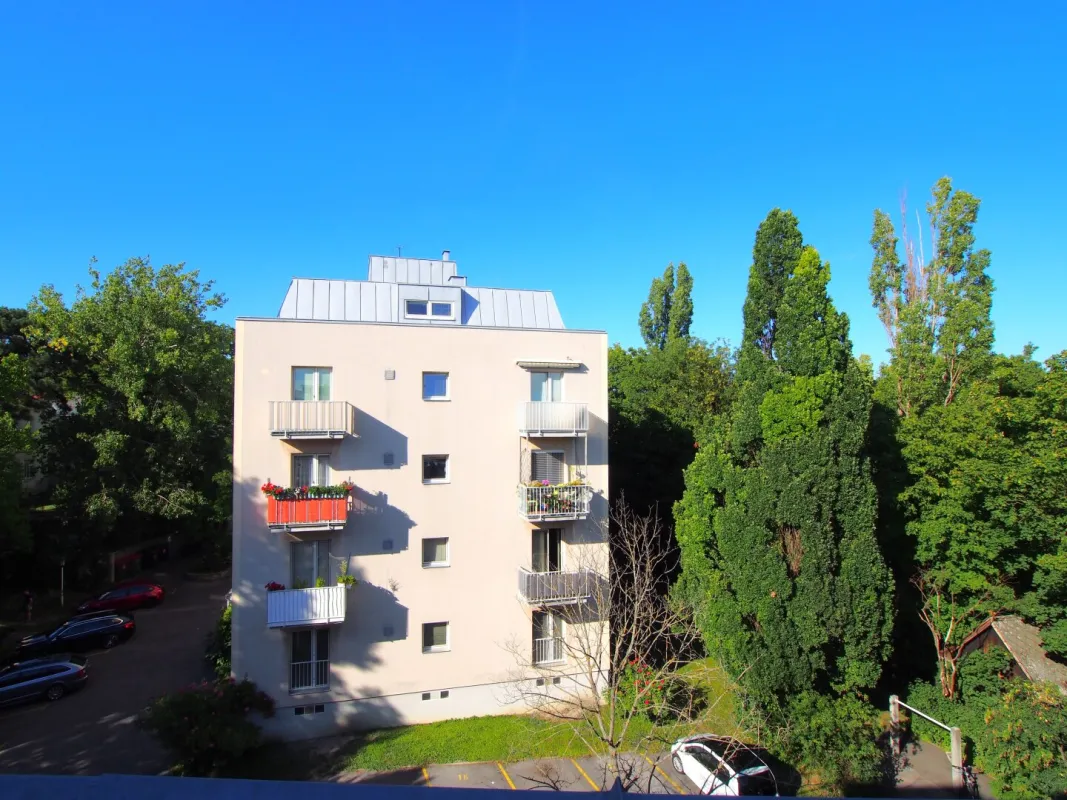 WILLKOMMEN IN UNTERSIEVERING! 3-Raum Wohnung mit Balkon und allerhand Potenzial! - Bild 1