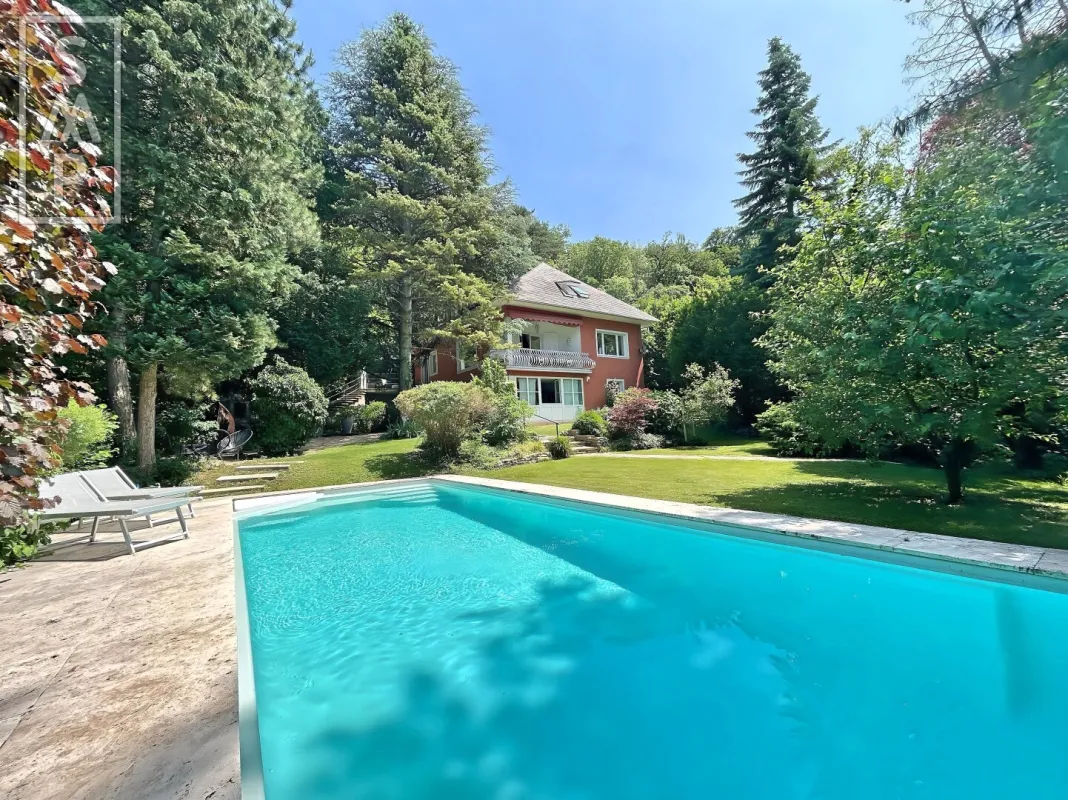 Familienidylle in grüner Ruhelage mit Pool und eigenem Waldanteil - Bild 1