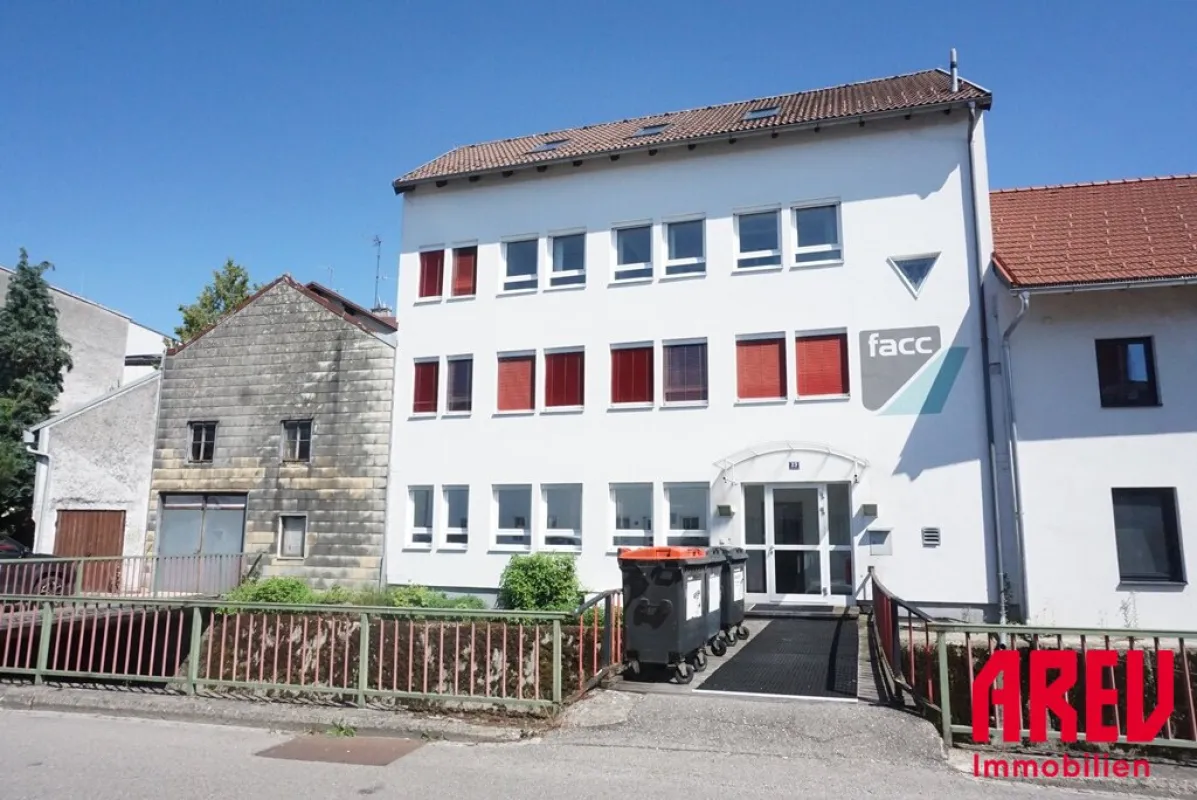 Klimatisiertes, mehrgeschossiges Bürohaus in bester Lage, sofort nutzbar - Bild 1