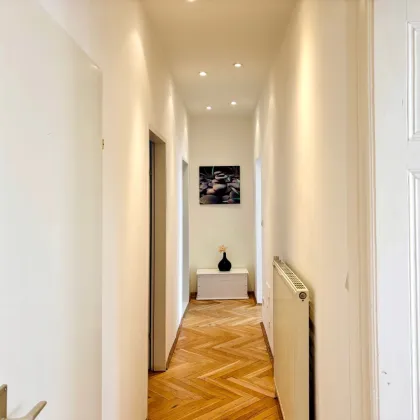 Wohnen im gediegenen Altbau – 3-Zimmer-Wohnung in ruhiger Lage Nähe Liechtensteinpark - Bild 3