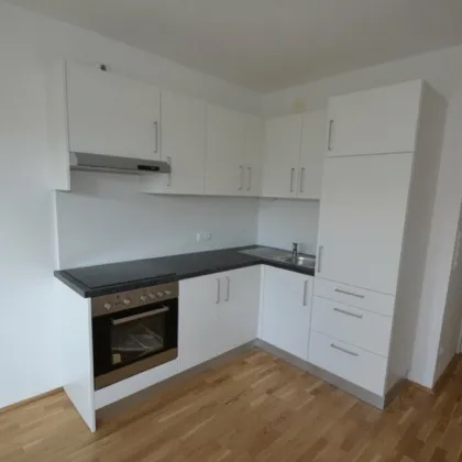 Ideal für Vorsorge - Neuwertige 2-Zimmer-Wohnung mit Loggia inkl. Tiefgarage! - Bild 2