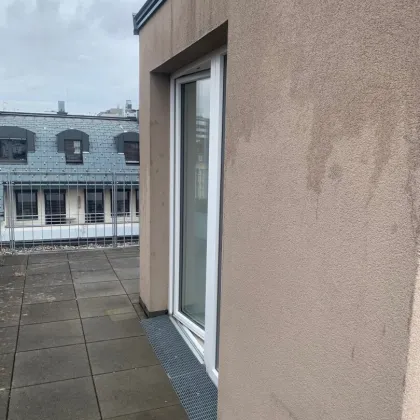 4-ZIMMER | LUXUS IM HERZEN DER STADT | TRAUMHAFTE DG-WOHNUNG | 95M² TERASSEN - AB OKTOBER - Bild 2