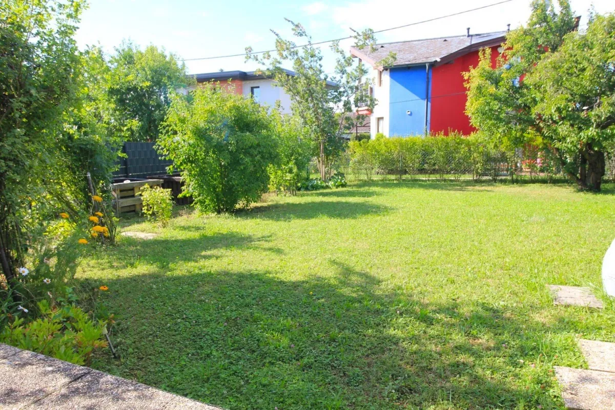 Sonniges Grundstück in absoluter Ruhelage mit Kleingartenhaus-Widmung - Bild 1