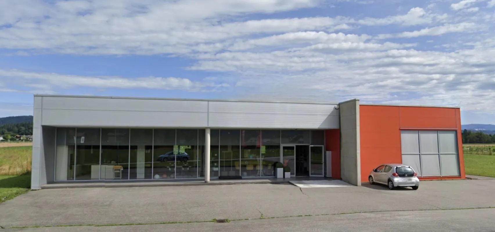 Hochwertige, moderne Verkaufshalle in Klagenfurt zu verkaufen! - Bild 1