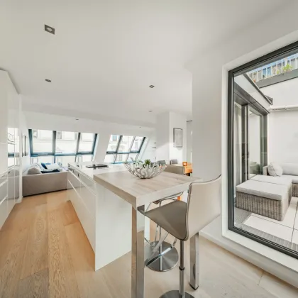 Exklusive Dachwohnung mit Terrasse, Garage & perfektem Grundriss in begehrter Lage beim Loquaiplatz - Bild 2