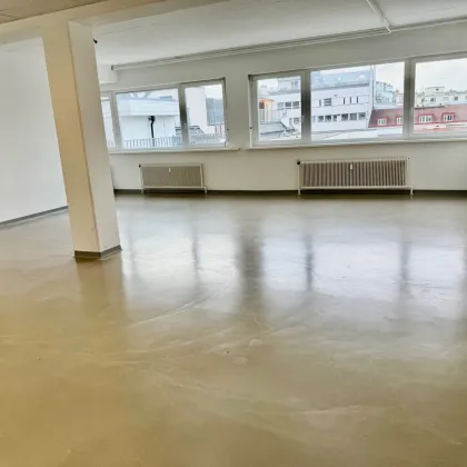 Unbefristet: Lichtdurchflutete Loftwohnung mit Terrasse - Nähe U6 Niederhofstrasse - Bild 2