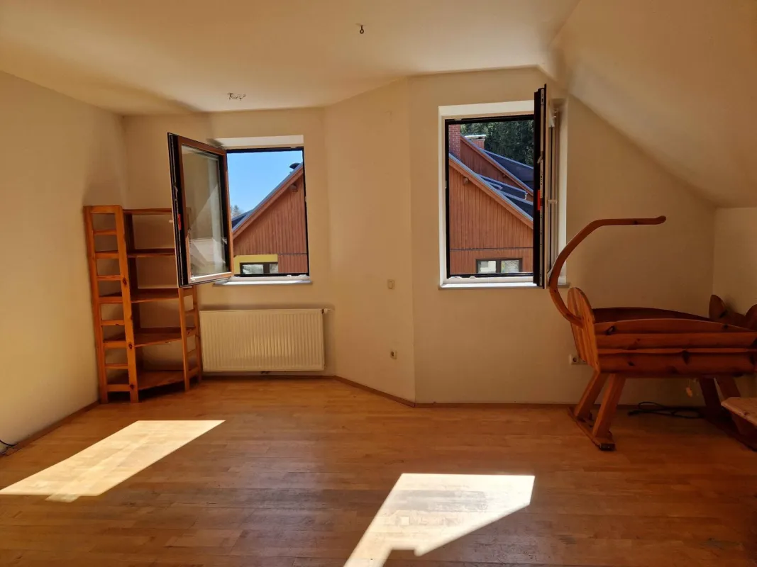 Gepflegte 3-Zimmer Wohnung mit südseitiger Loggia und Blick ins Grüne und Garage - Bild 1