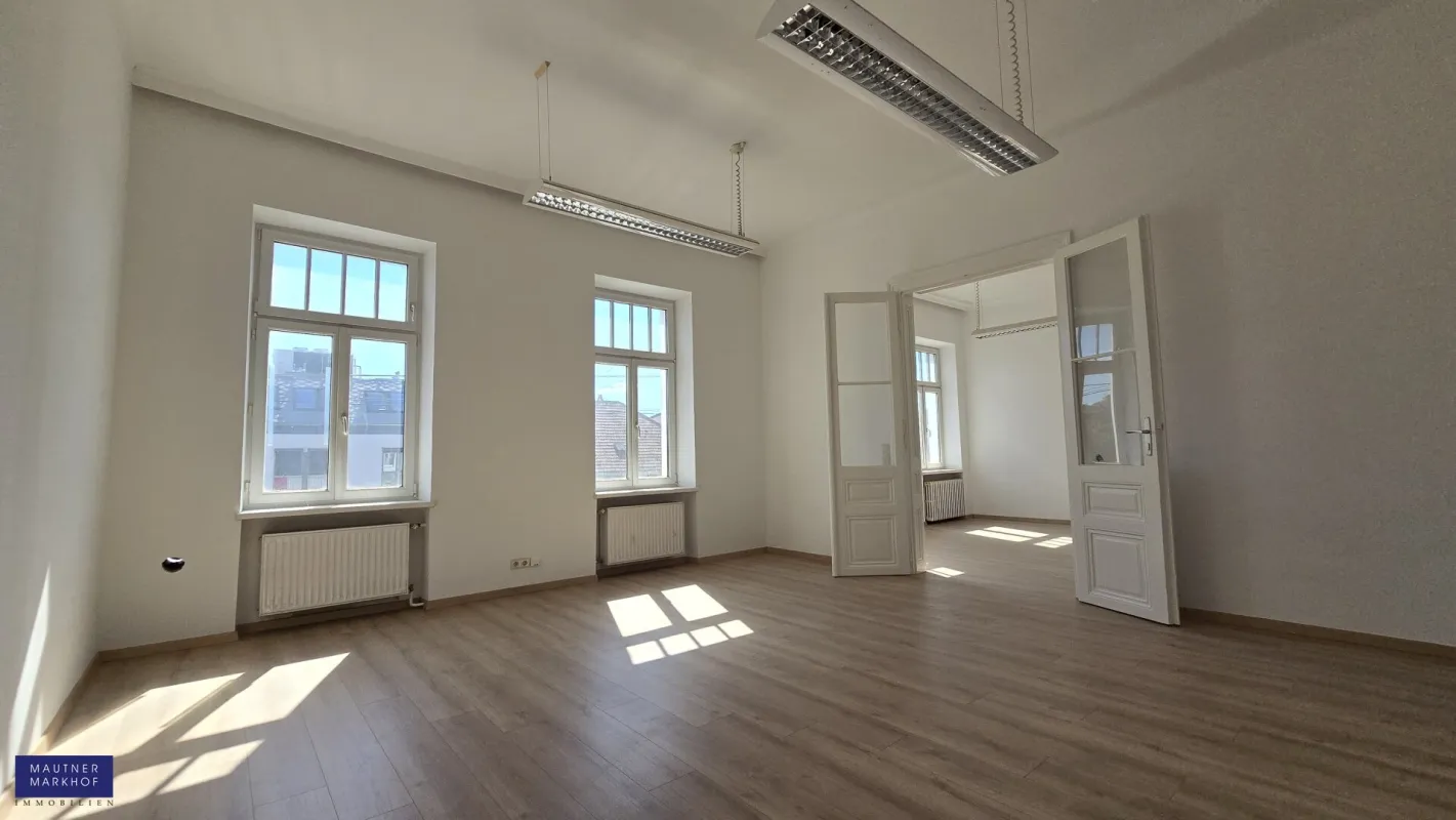 Aspern - Siegesplatz - Sanierte helle Bürofläche mit 800m² Lageroption im Hof - U2 - Bild 1
