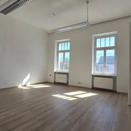 Aspern - Siegesplatz - Sanierte helle Bürofläche mit 800m² Lageroption im Hof - U2 - Bild 3