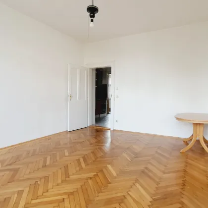 Sonnige Kleinwohnung mit schönem Fernblick im 4. Liftstock - Bild 3