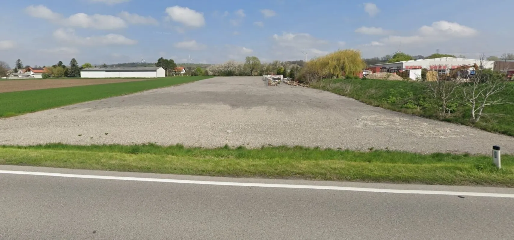 Gewerbegrund an der B10 - Bild 1