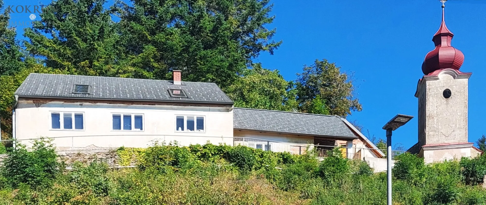 HISTORISCHER CHARME: BURGIDYLL - MODERNES DACH MIT ALTEN MAUERN IN MALERISCHER LANDSCHAFT - Bild 1