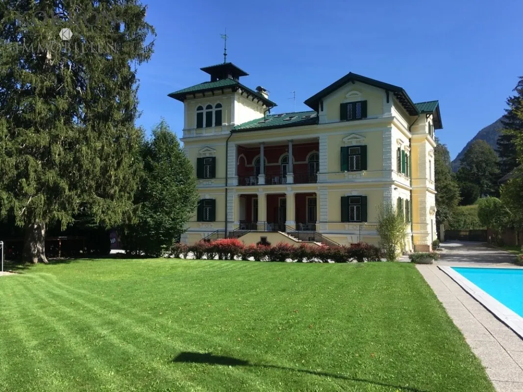IM KAISERLICHEN STIL: SCHLOSSARTIGE VILLA IM SALZKAMMERGUT - Bild 1