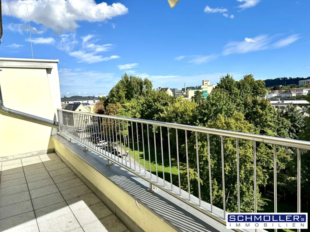 Penthaus-Wohnung mit 3 Zimmer, Balkon und Terrasse im Herzen von Wels - Bild 1