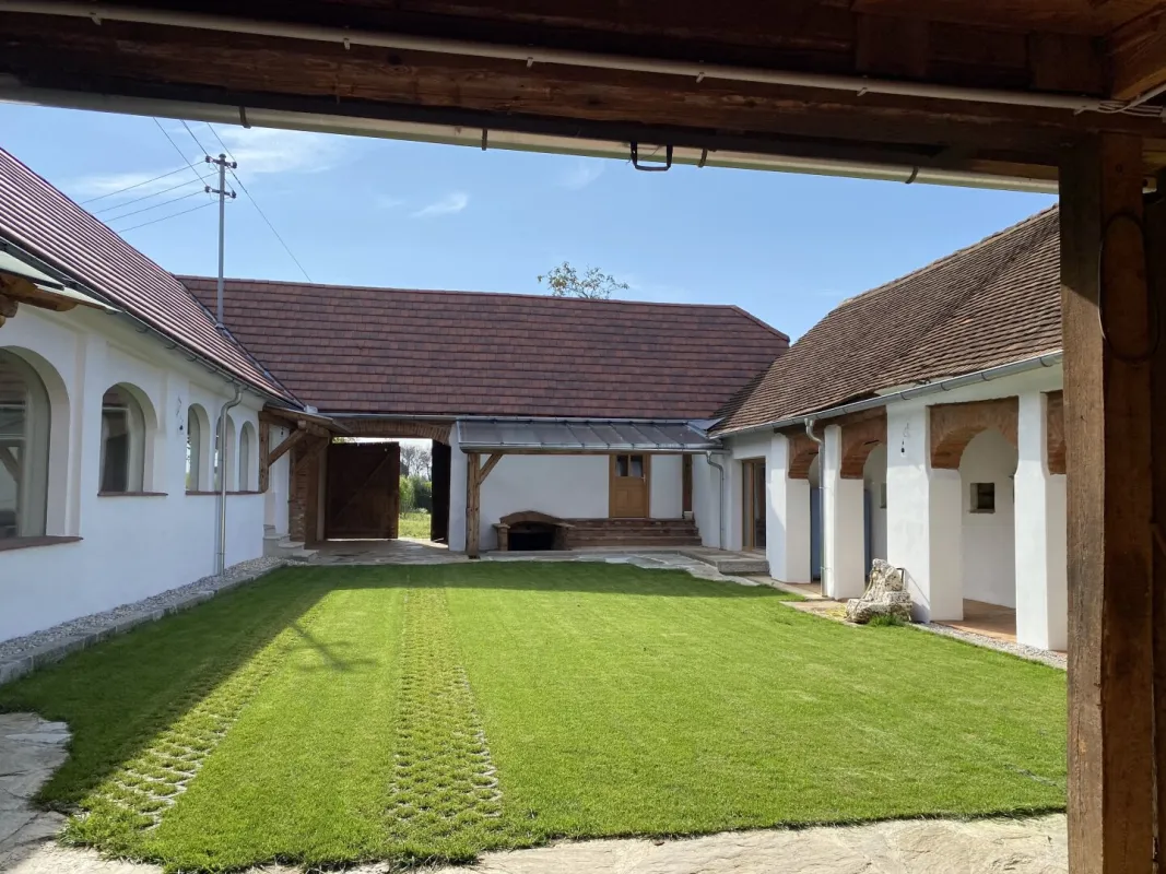 Wunderbar renovierter Vierkanthof - Bild 1