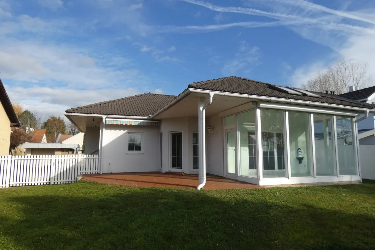 TOP GEPFLEGTER BUNGALOW IN SEENÄHE - Bild 1