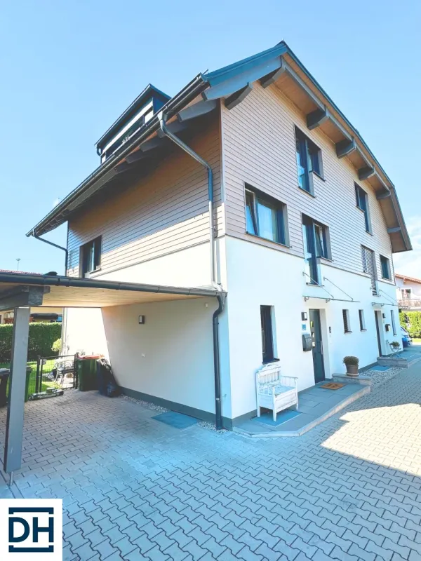 Moderne 6 Zimmer Doppelhaushälfte - Garten und Carport - Bild 1