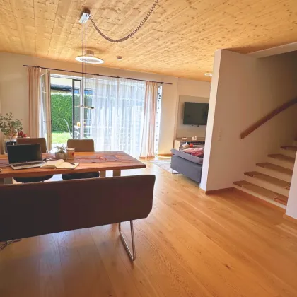 Moderne 6 Zimmer Doppelhaushälfte - Garten und Carport - Bild 2