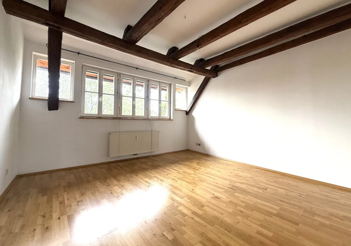 Charmante 2-Zimmer-Dachgeschosswohnung in Toplage - mit Lift und Innenhofblick - Bild 1