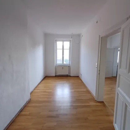 ZENTRALE LAGE IM HERZEN DER STADT - SANIERTE BÜRO- UND GESCHÄFTSRÄUME MIT SCHLOSSBERGBLICK - RUHELAGE! - Bild 3