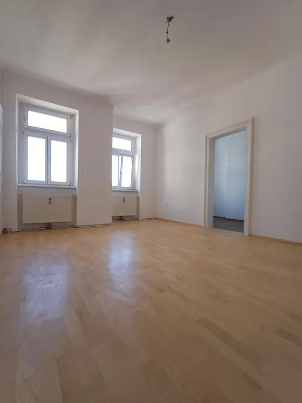 ZENTRALE LAGE IM HERZEN DER STADT - SANIERTE BÜRO- UND GESCHÄFTSRÄUME MIT SCHLOSSBERGBLICK - RUHELAGE! - Bild 1