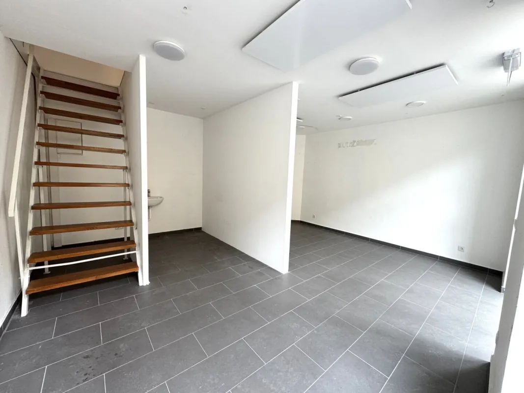 Geschäftslokal in Top-Lage: Ideal für Friseur-, Kosmetikstudio oder kleinen Boutique-Laden - Bild 1