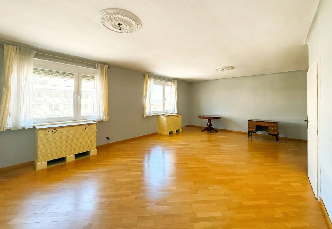 FAMILIENHIT - Sanierungsbedürftig - 5 Zimmer - ca. 115m² WFL - 5.Liftstock - Parkplatz - Kellerabteil - Bild 1