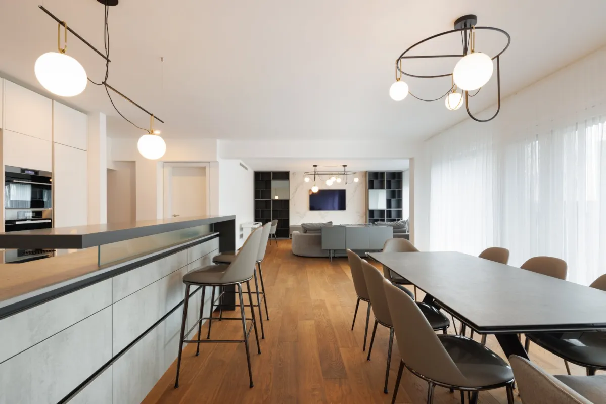 WOHNUNG mit 300 m² Privatgarten im 1190 Wien + Pool und Gym Nähe American Int. School - Bild 1