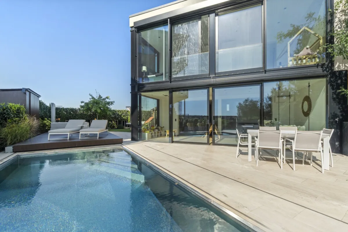 Luxus - Doppelhaus auf der Copacabana mit Seezugang und Edelstahlpool - Bild 1