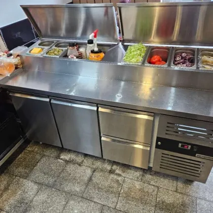 Neuwertiges Imbisslokal abzugeben ! - Bild 2