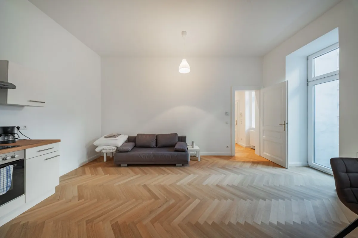 3 ZIMMER ALTBAUWOHNUNG IM NEUEN GLANZ MIT 2 BÄDERN + ABSTELLRAUM AUF DER WIEDNER HAUPTSTRASSE - Bild 1