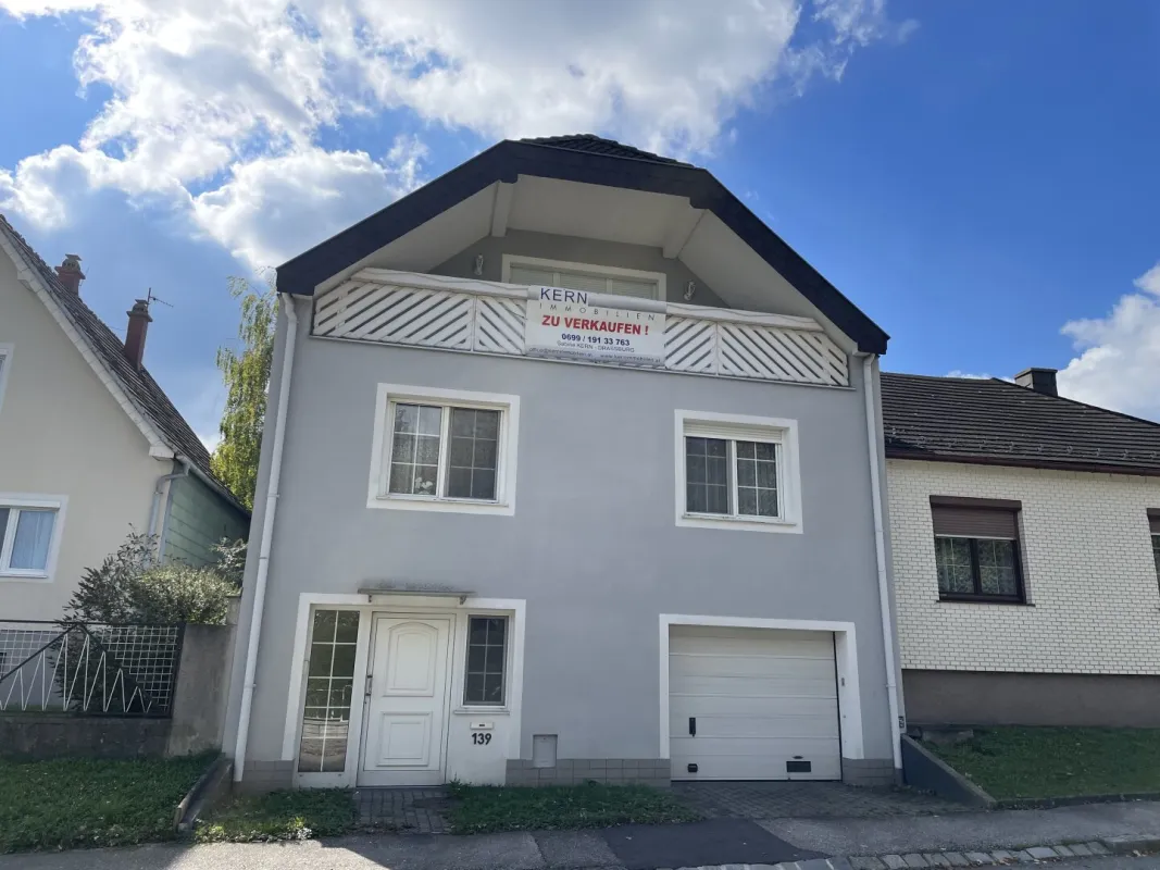 SEHR GEPFLEGTES EINFAMILIEN-HAUS MIT SCHÖNEM GARTEN -- LOGGIA/GARAGE -- RUHELAGE! - Bild 1