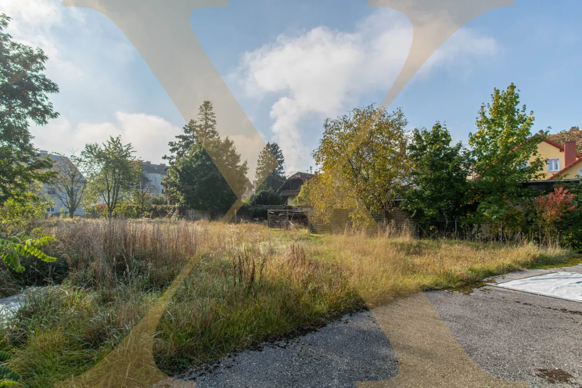 Traumhaftes Baugrundstück für Ein- bzw. Mehrfamilienhäuser oder als bewilligtes Wohnprojekt in Traun zu verkaufen! - Bild 1