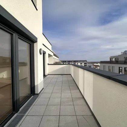 LICHTDURCHFLUTETE DACHGESCHOSSWOHNUNG MIT GROßER TERASSE - Bild 2