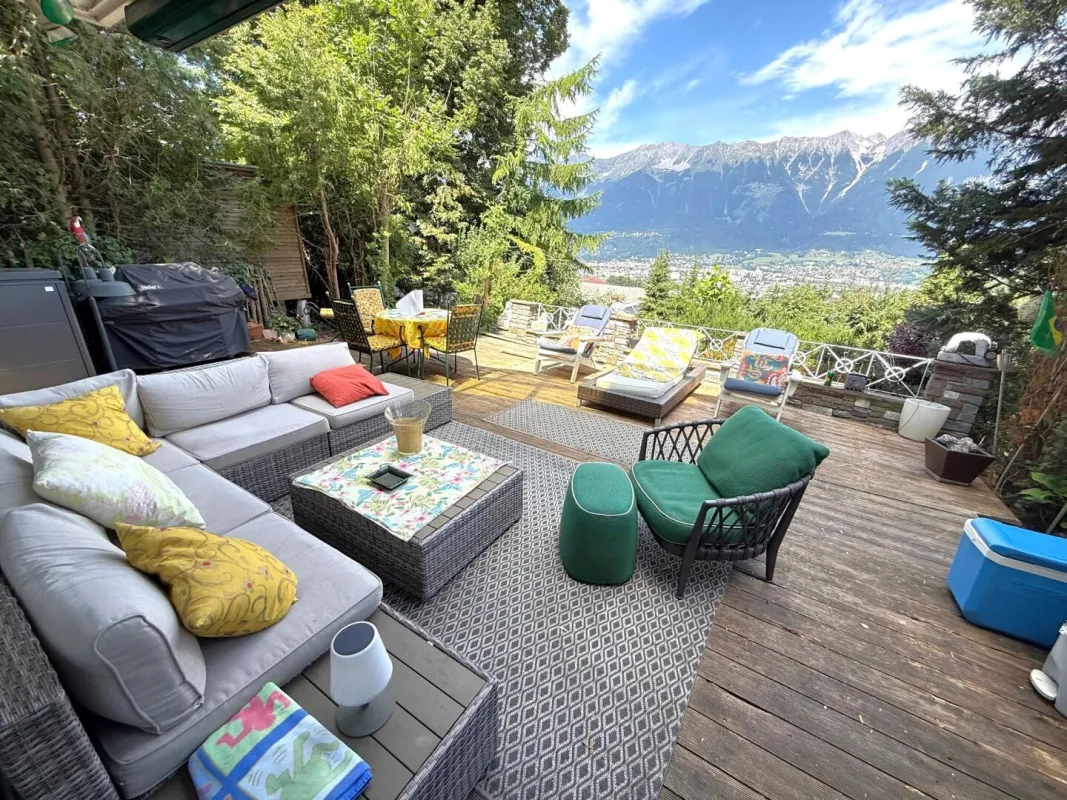 Traumhafte 6-Zimmer-Wohnung mit großem Garten - Bild 1