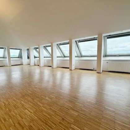 Dachgeschoßmaisonette: großzügiger Wohnraum, Terrasse mit Rundumblick, 2 Schlafzimmer - Bild 3