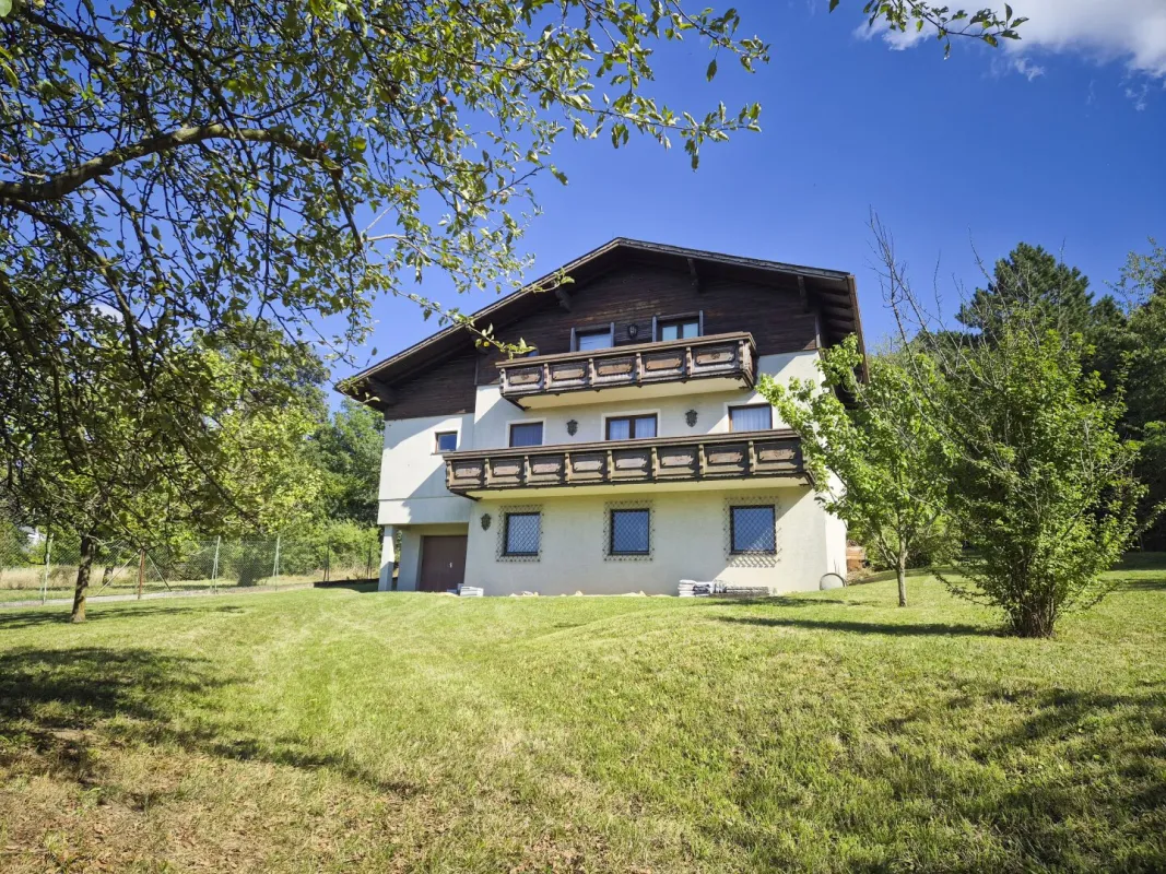Mehr-Generationen-Wohnhaus mit Potenzial und über 2.000 m² Grund - Bild 1
